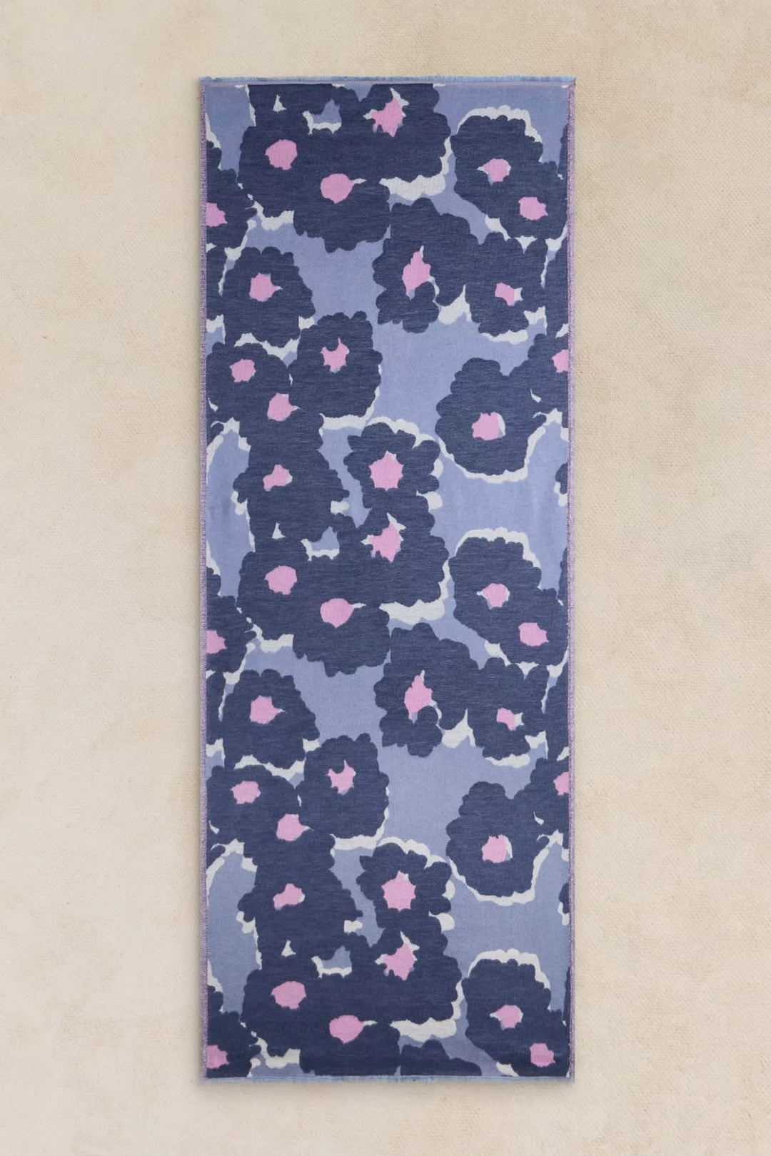 Foulard Selma à imprimé floral vue de face pour femme White Stuff