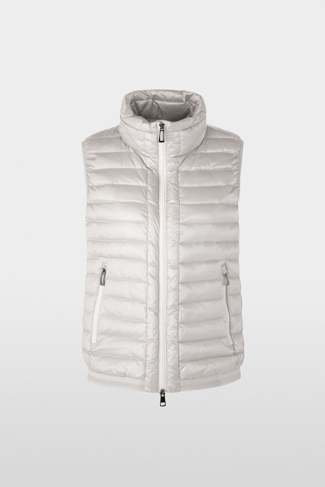 Veste matelassée sans manches en tissu léger, idéale pour un style contemporain et un confort thermique.