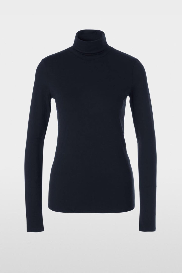 Chandail à col roulé mince, coupe légèrement cintrée, en tissu extensible doux, couleur noire.