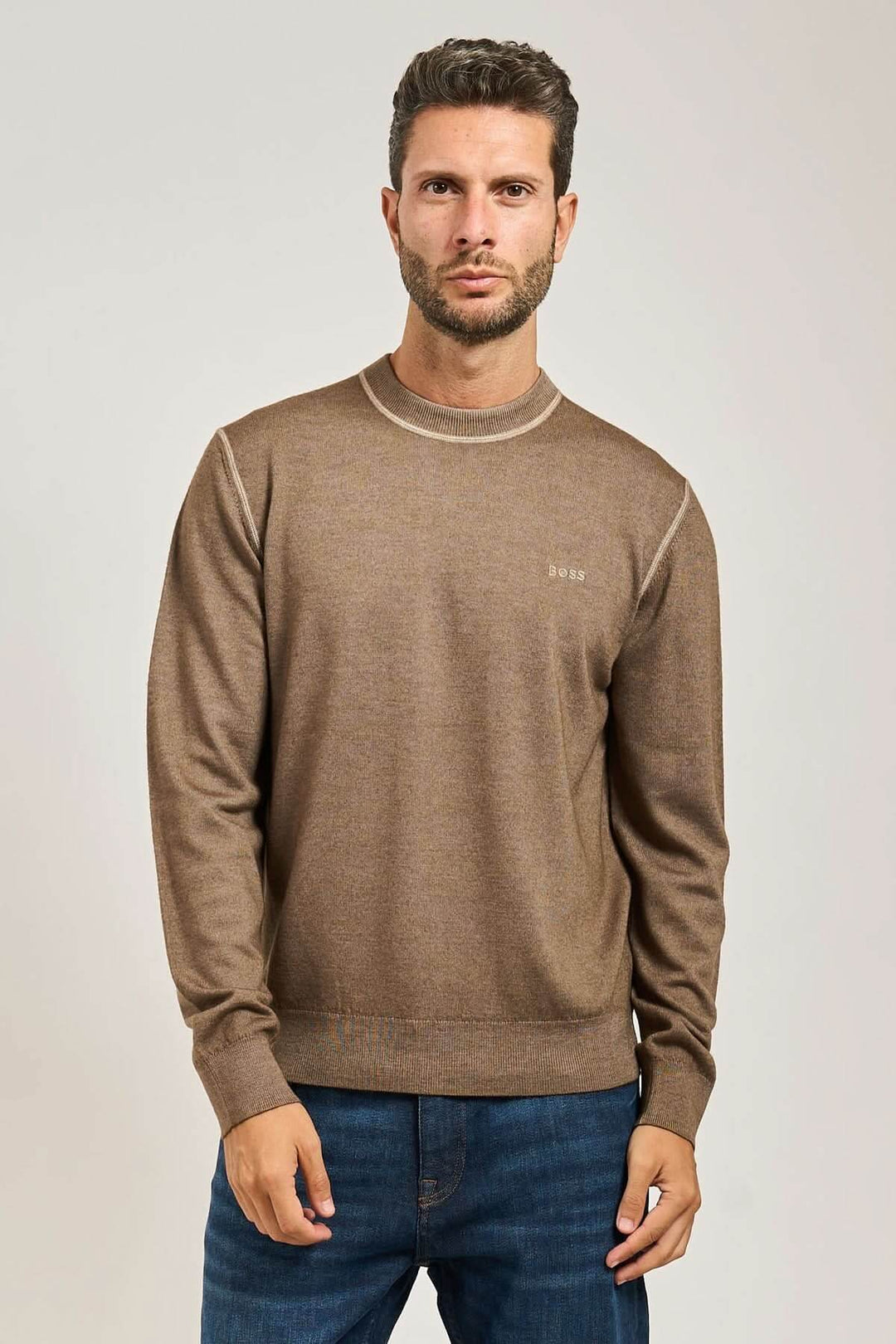 Chandail en laine vierge à col rond de BOSS Orange, manches longues, finitions côtelées, couleur marron, pour un style quotidien élégant.