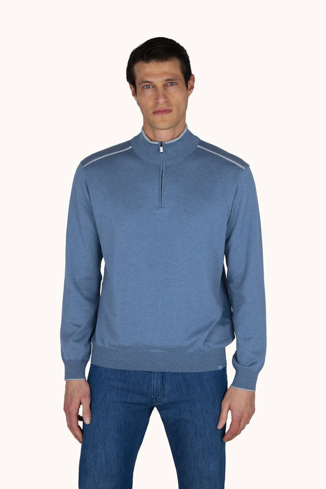 Vue de face haut en tricot demi-zip Paul and Shark pour homme gris avec logo brodé - Valérie Simon