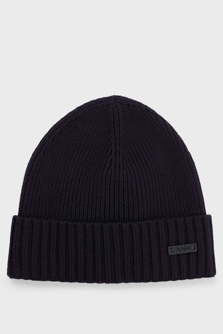 Tuque en laine vierge à maille épaisse BOSS avec logo discret en tissu enduit, offre chaleur et style pour les journées froides.