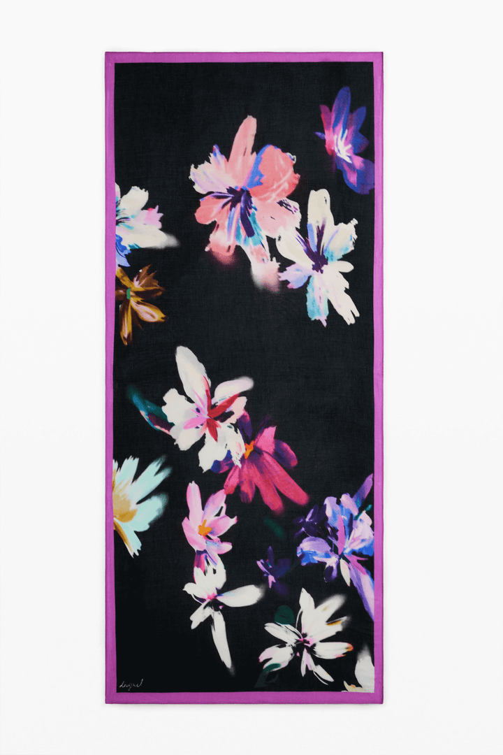 Foulard rectangulaire à fleurs coloré sur fond sombre avec liseré violet, élégant et polyvalent pour diverses tenues.