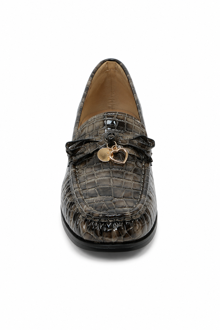 Mocassins effet croco à breloques