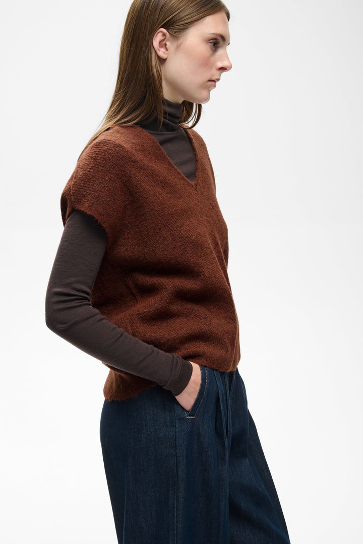 Guna sleeveless knit V-neck jacket 