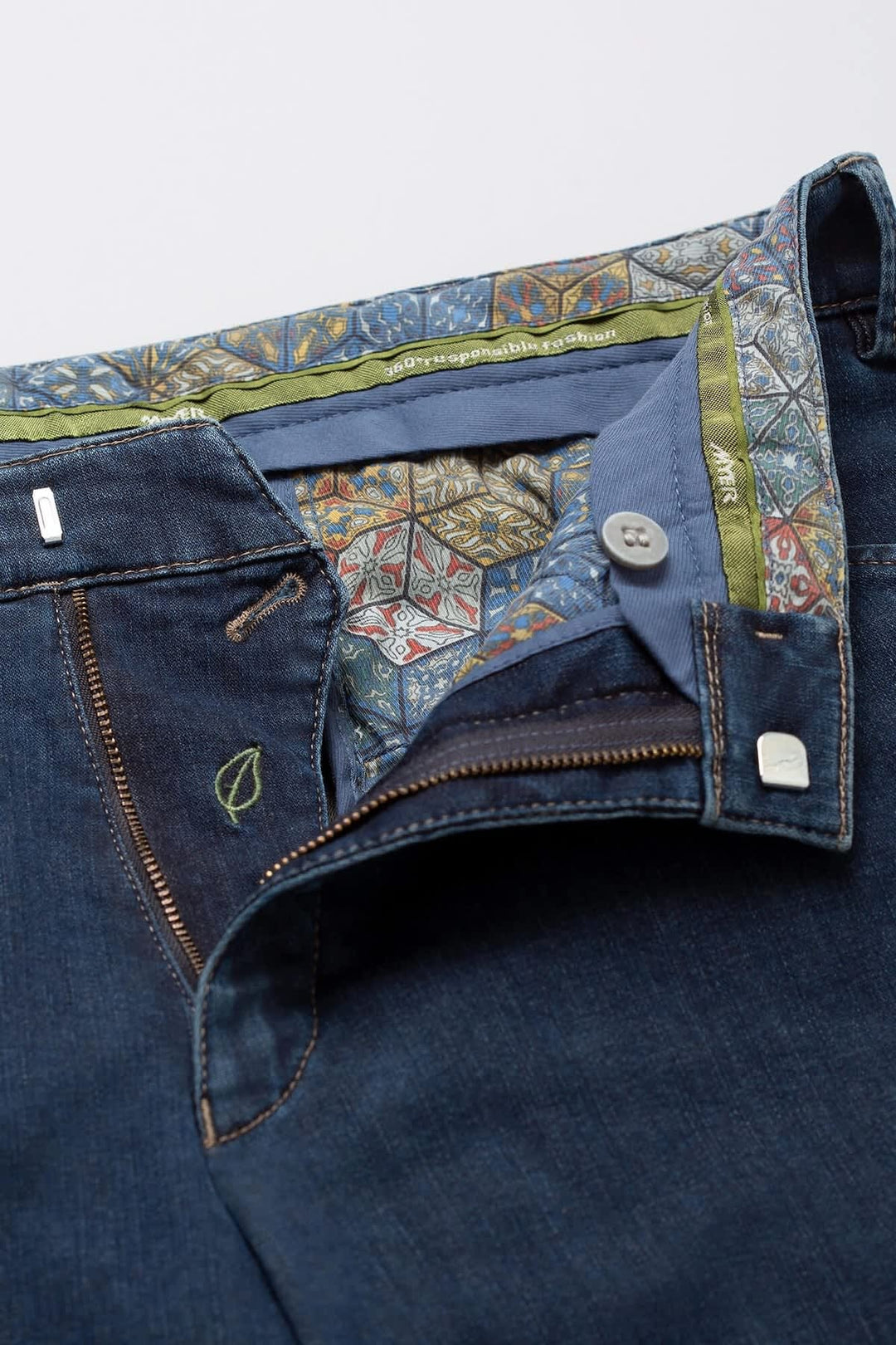 Vue latérale jean Meyer pour homme noir avec coutures contrastées - Valérie Simon