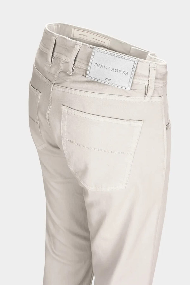 Vue latérale jean Tramarossa pour homme gris avec coutures visibles - Valérie Simon