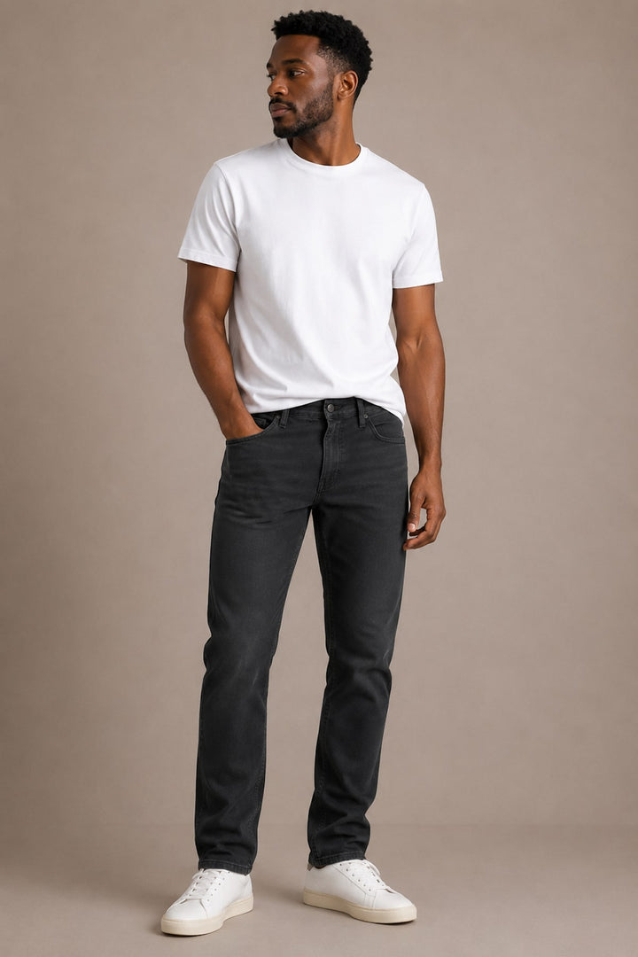Vue de dos jean moderne Paige pour homme bleu délavé avec détails usure légère - Valérie Simon