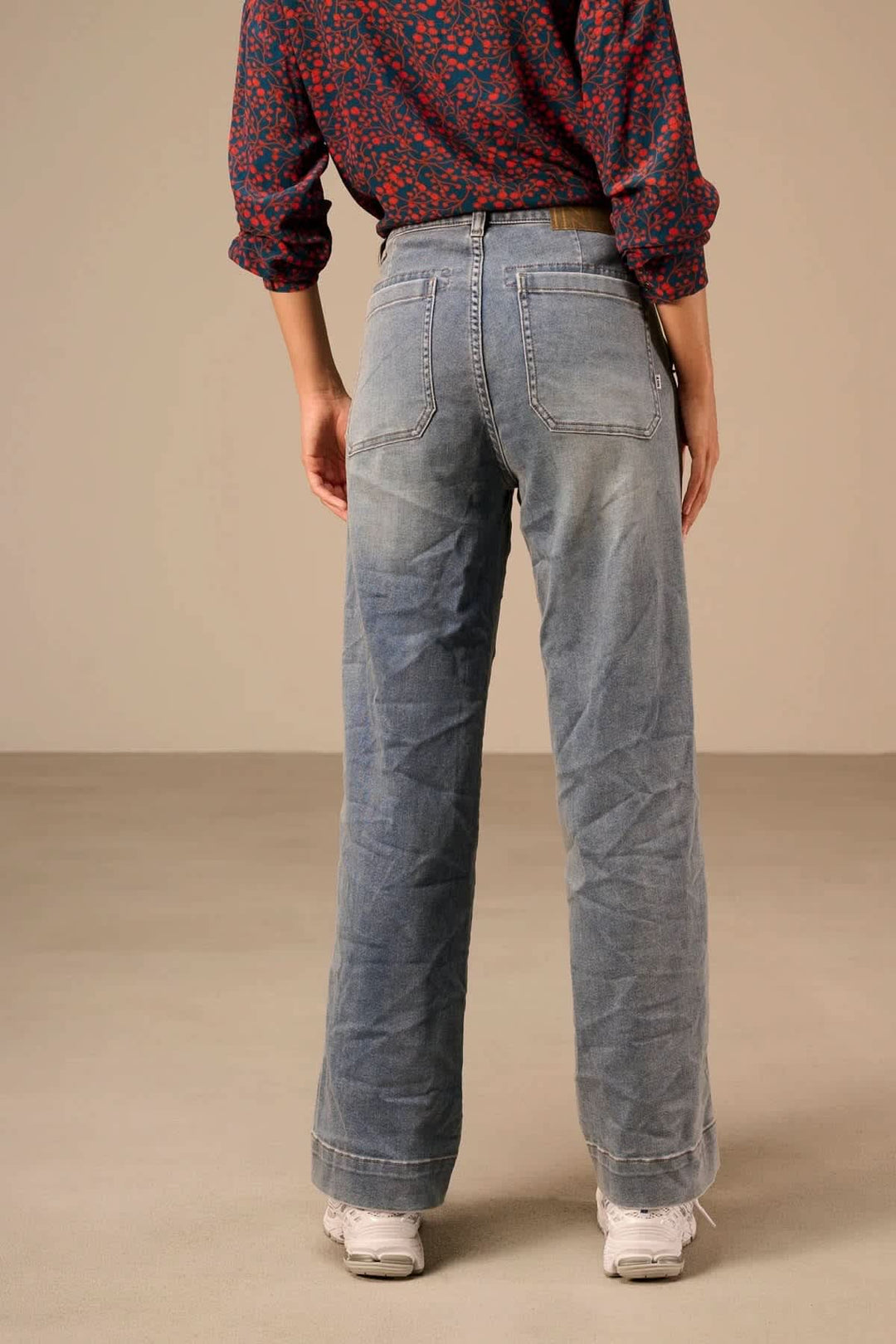 Front view of Nile women&