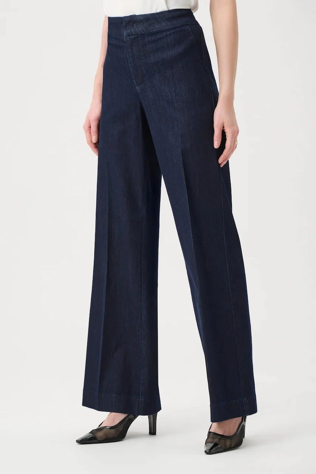 Vue de face jean large Joseph Ribkoff bleu femme avec broderie florale - Valérie Simon