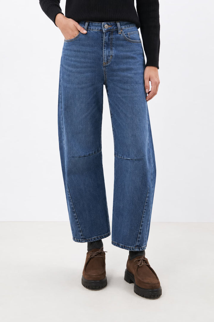 Jeans barrel bleu à taille haute vue de face pour femme Humility