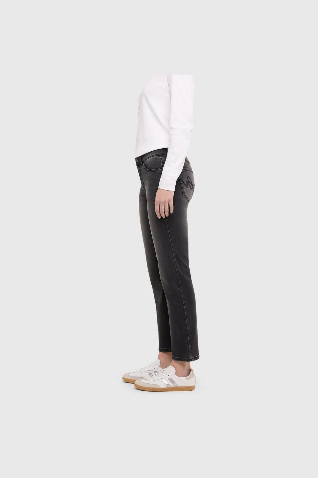 Jeans droit écourté CARRIE vue de face pour femme Mac Jeans