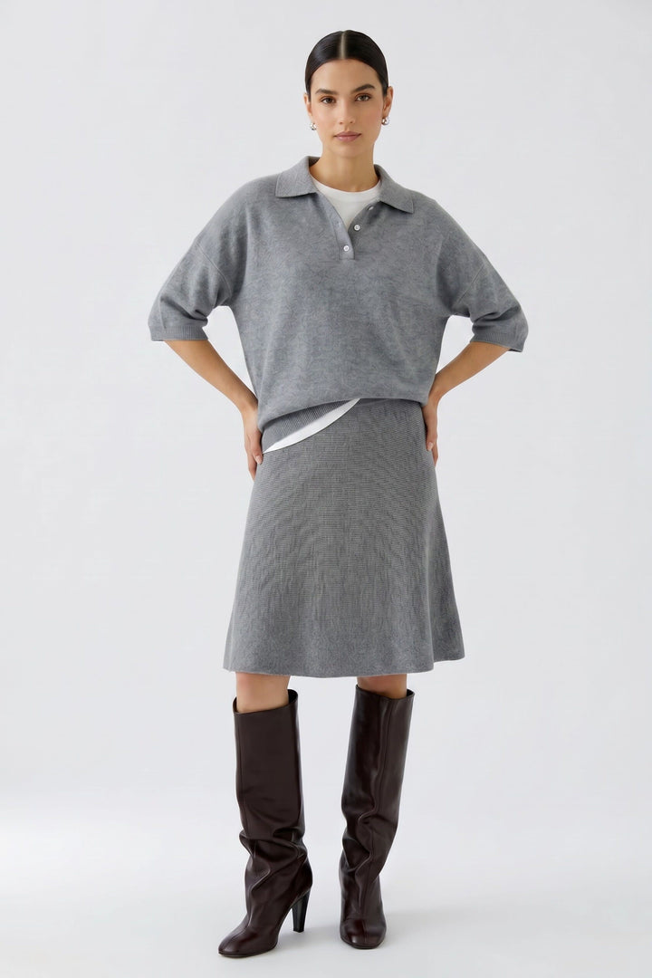 Jupe courte évasée à carreaux vue de face pour femme Oui