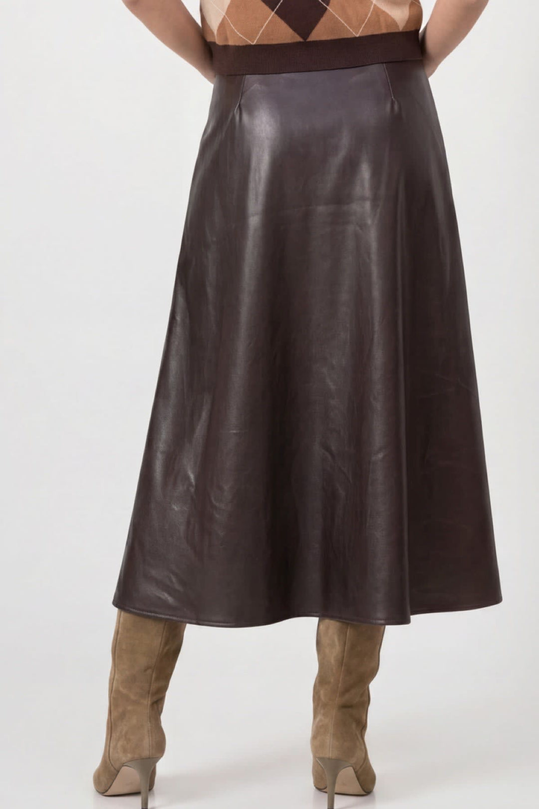 Jupe midi évasée en similicuir noir vue de face pour femme Monari