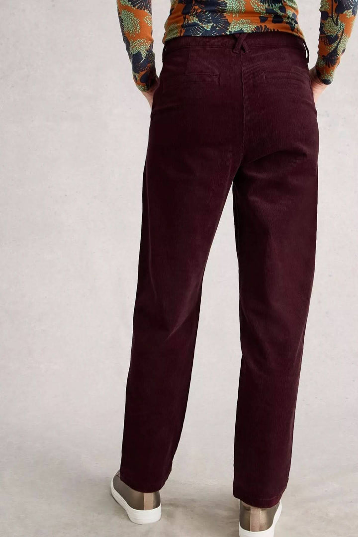Pantalon Twister en velours côtelé avec coupe droite fuselée et grandes poches, style casual-chic pour l'automne.