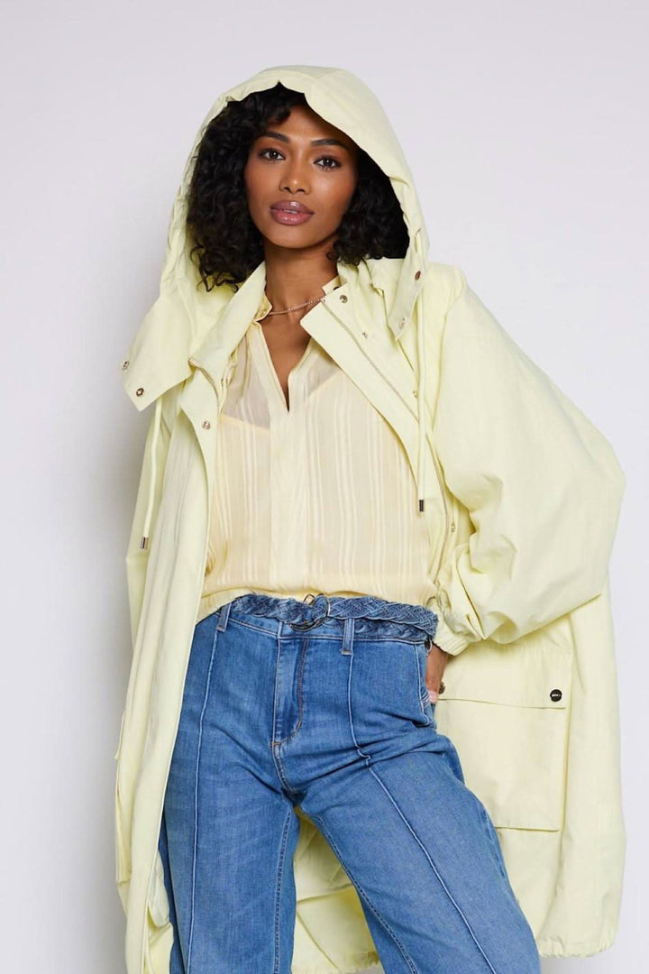 Blouse fluide à encolure ouverte