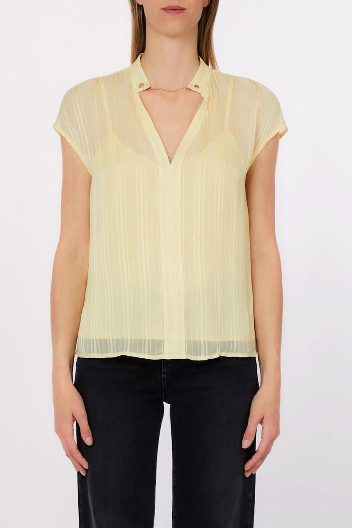 Blouse fluide à encolure ouverte