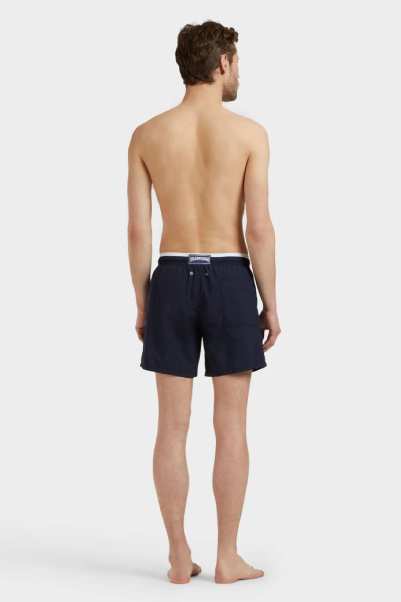 Vue de front maillot uni Vilebrequin pour homme rouge avec cordon de serrage - Valérie Simon