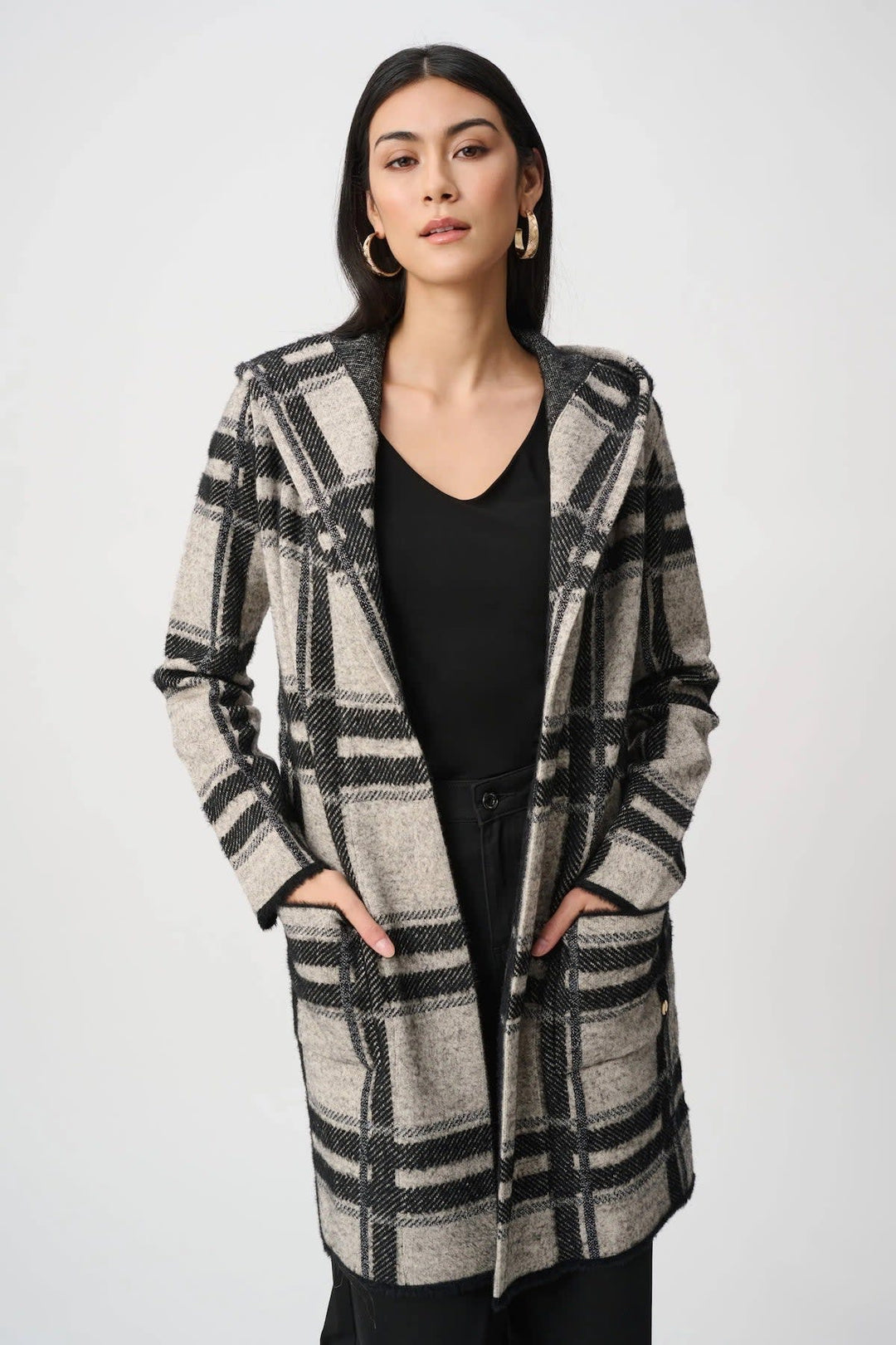 Vue de face manteau à carreaux Joseph Ribkoff pour femme avec capuchon multicolore - Valérie Simon