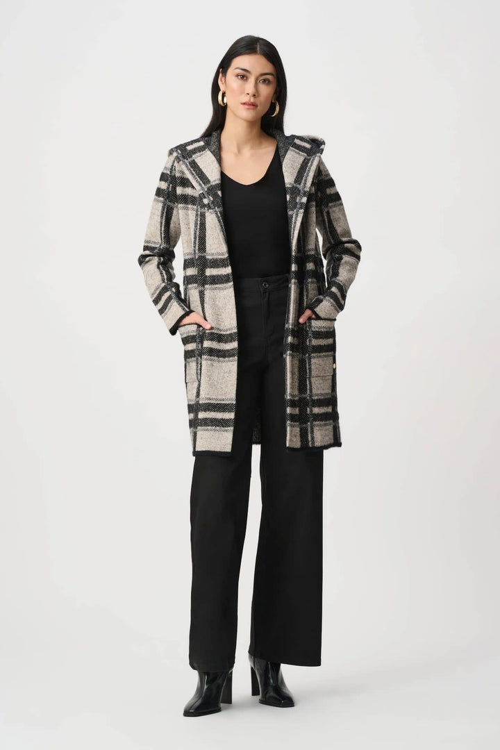 Vue de face manteau à carreaux avec capuchon Joseph Ribkoff noir et blanc pour femme - Valérie Simon