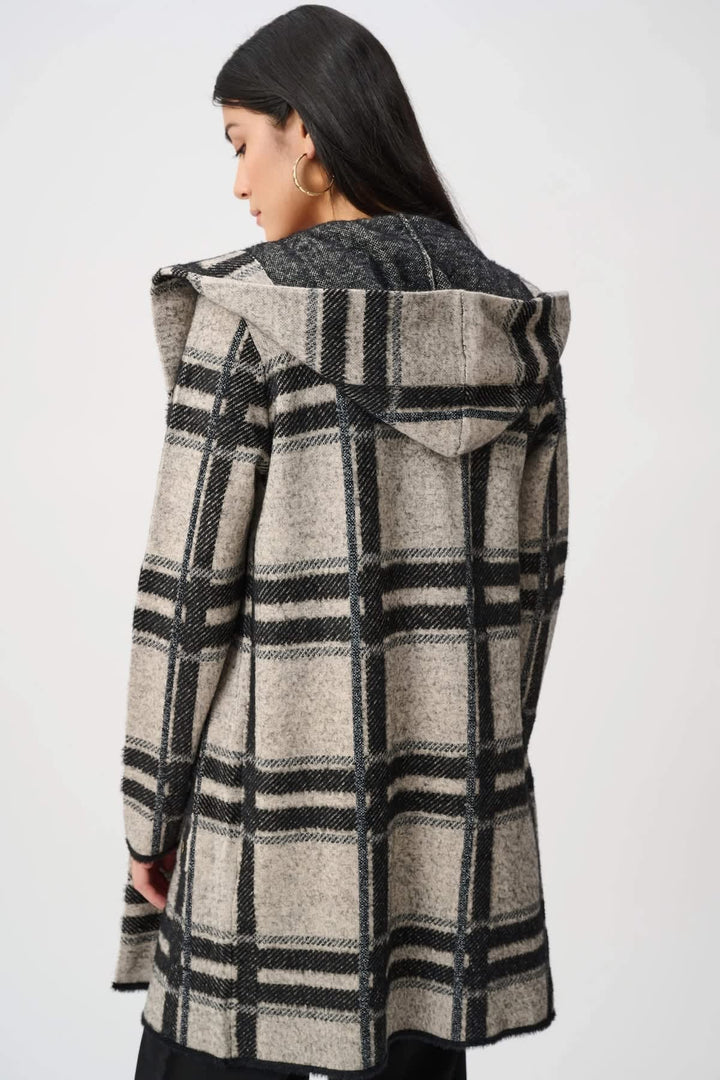 Vue de face manteau à carreaux Joseph Ribkoff avec capuchon noir et gris femme - Valérie Simon