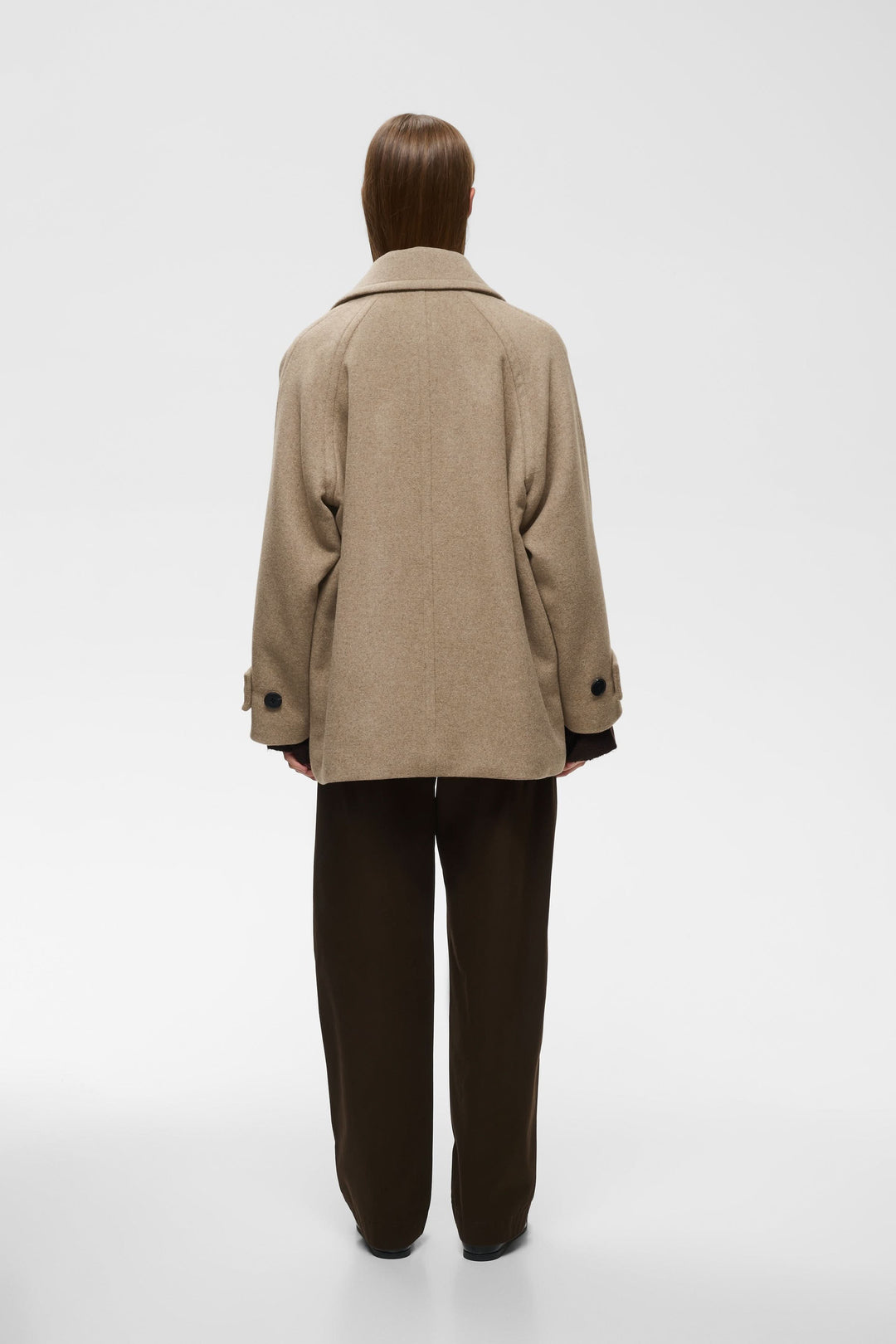 Thora Minona short coat with a relaxed Fit and classic collar, front view, for women Inwear