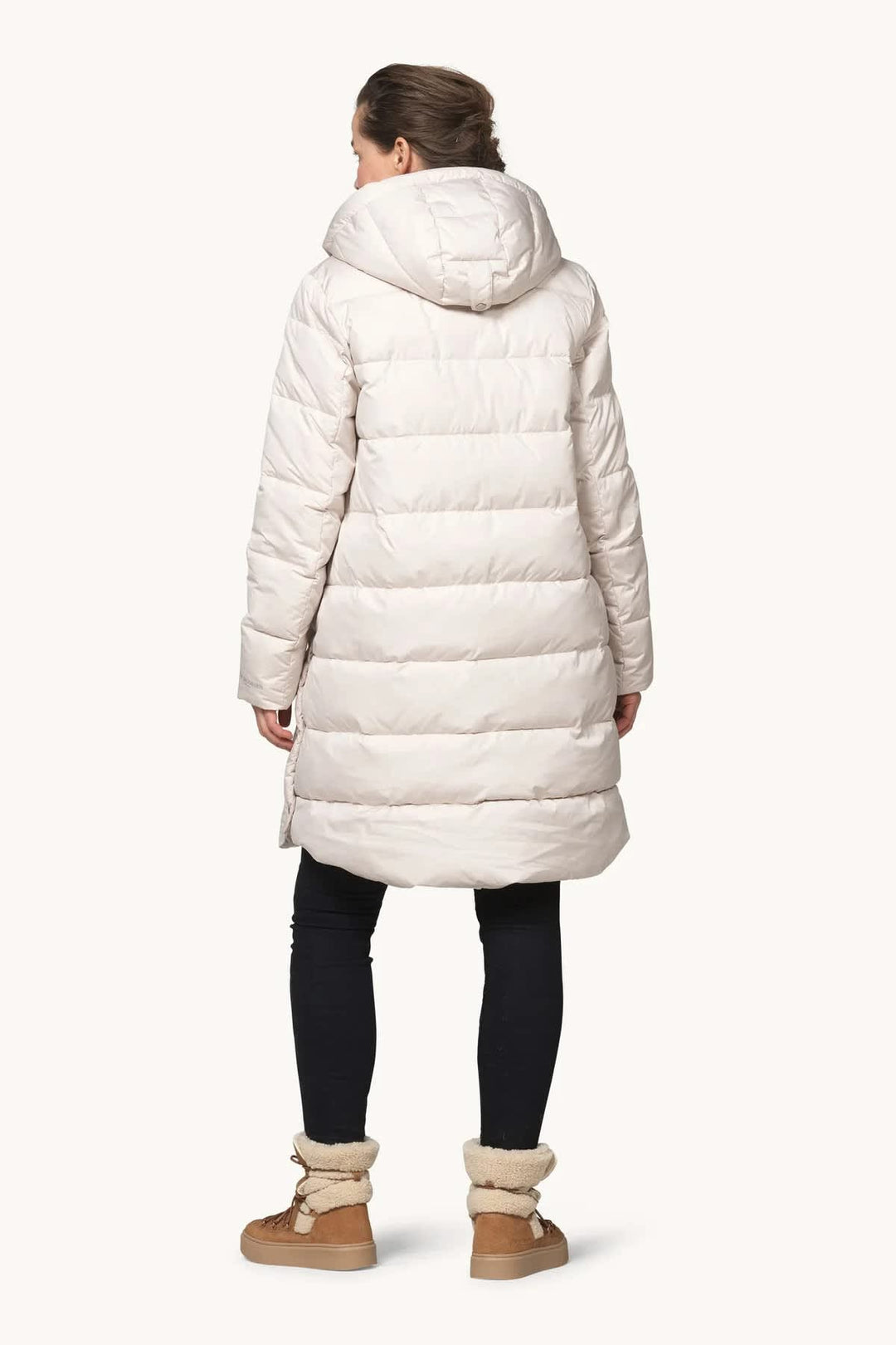 Manteau d’hiver matelassé long à capuchon vue de face pour femme Ilse Jacobsen