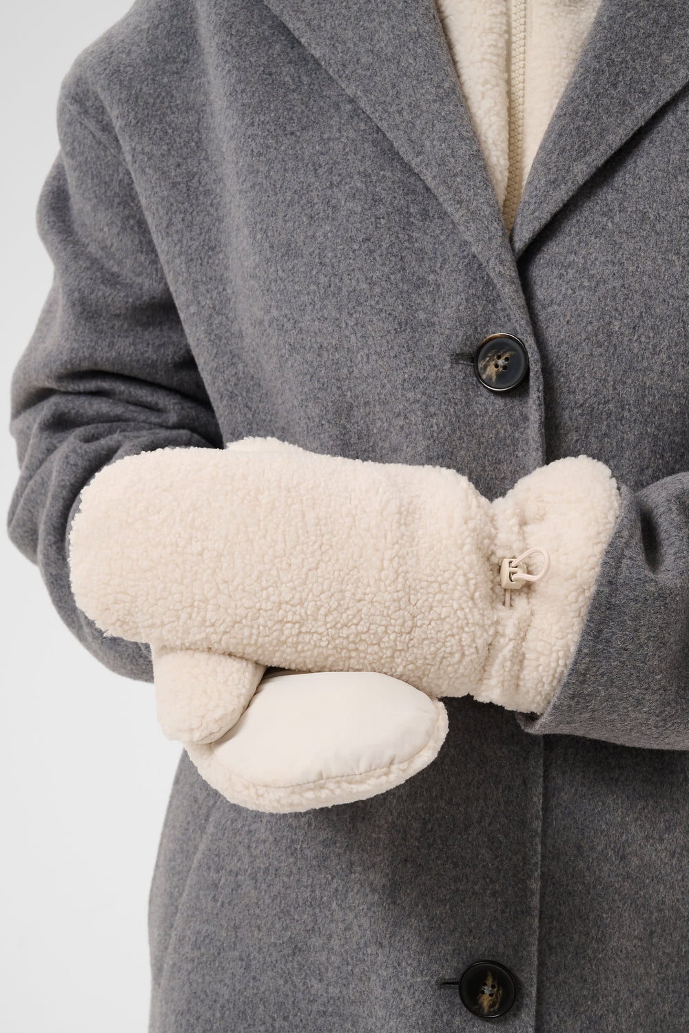 Part Two Saisa sherpa mittens for women