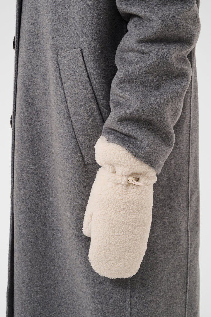 Part Two Saisa sherpa mittens for women