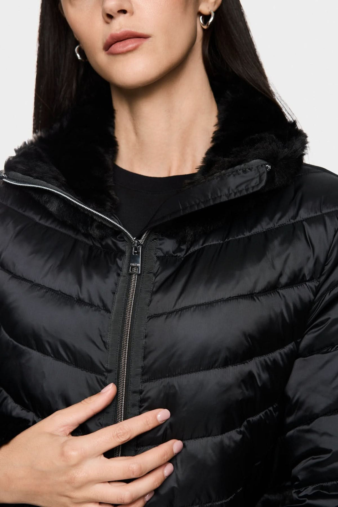 Veste matelassée avec fausse fourrure