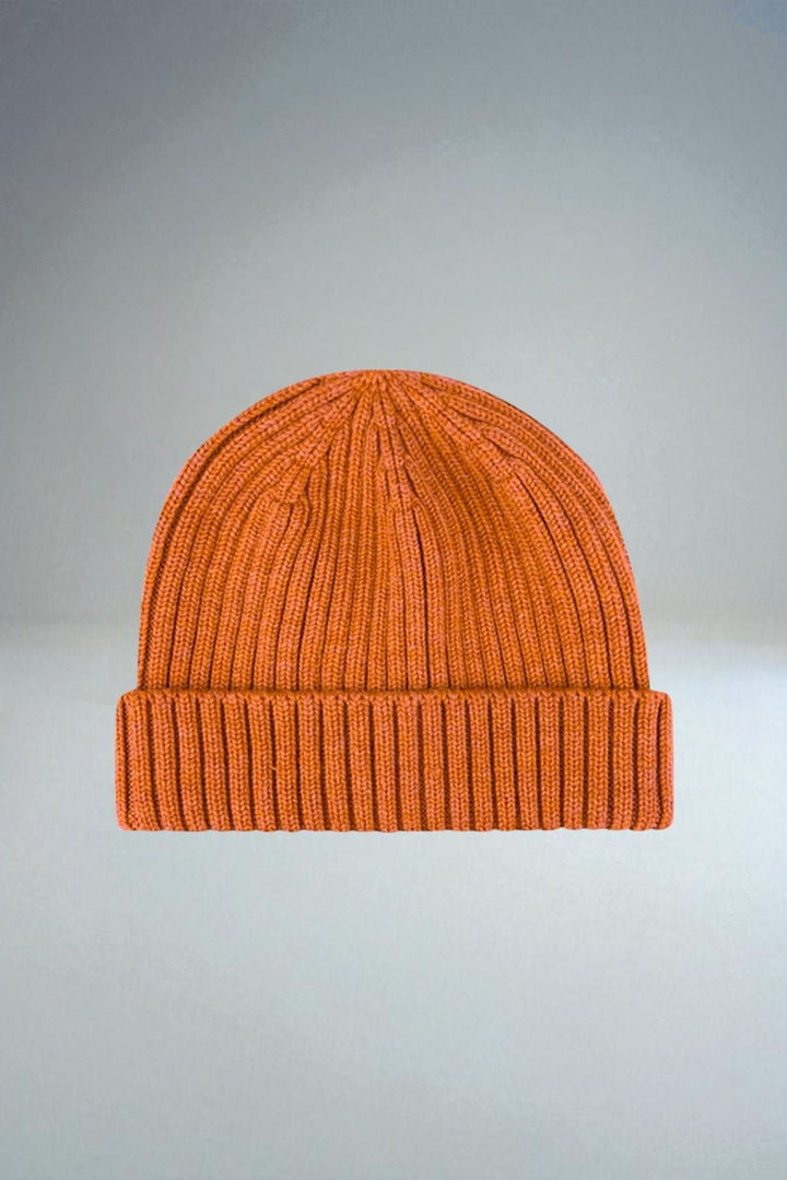 Tuque en laine mérinos côtelée orange, tricot côtelé, chaude et respirante, idéale pour tenues hivernales élégantes et fonctionnelles.