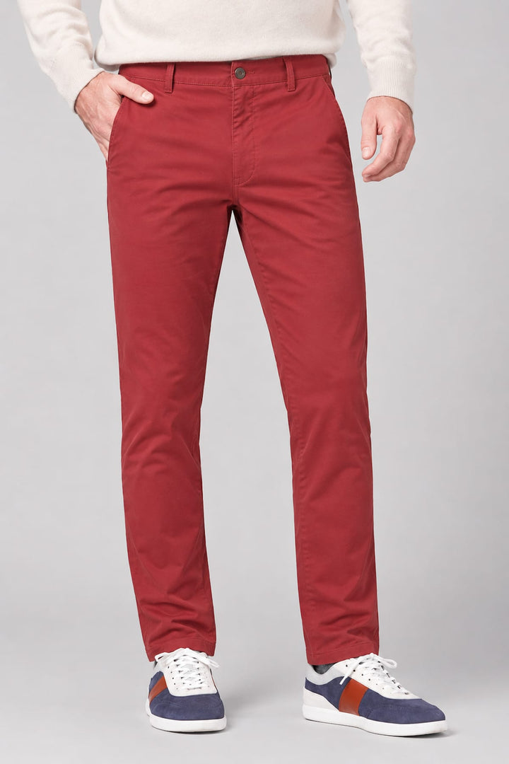 Vue latérale chino moderne Meyer pour homme noir détail ceinture - Valérie Simon