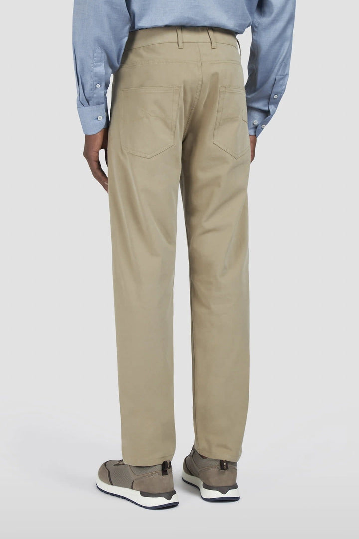Vue de face pantalon chino Paul and Shark pour homme noir avec logo discret - Valérie Simon