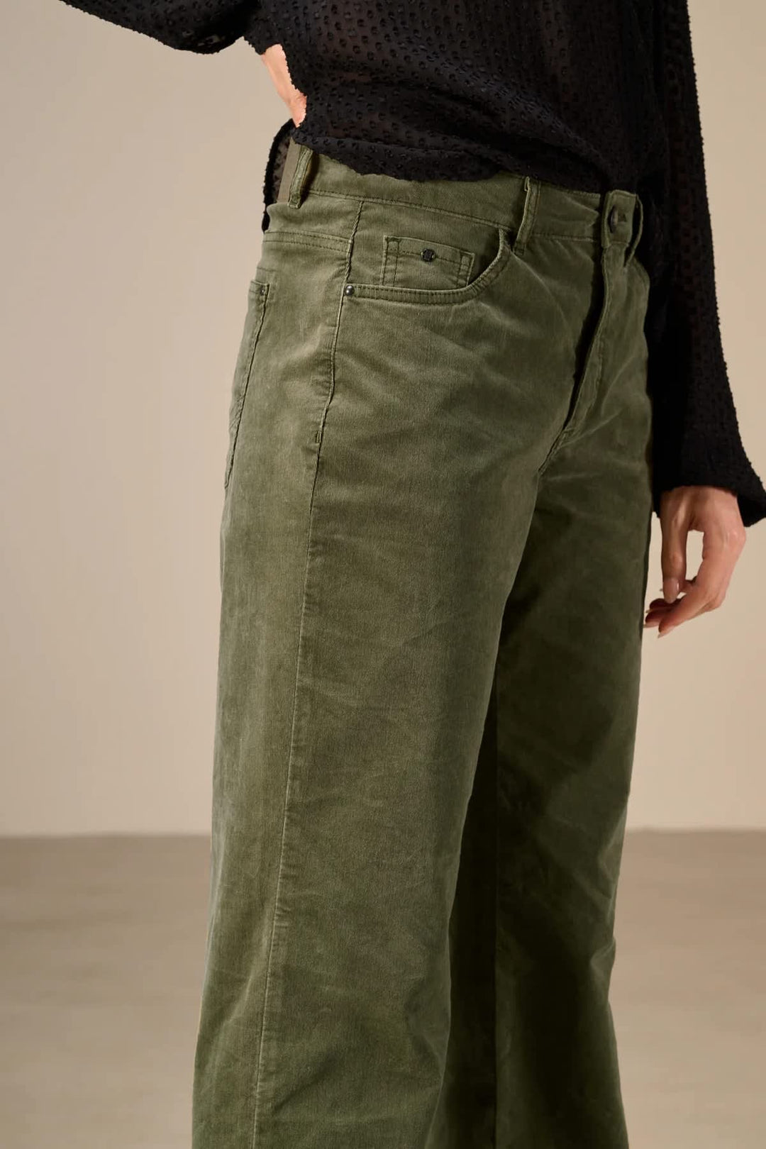 Pantalon en velours côtelé à jambe droite pour femme Nile