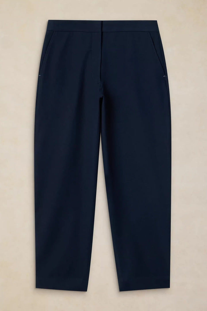 Pantalon habillé Illy à jambe droite vue de face pour femme White Stuff