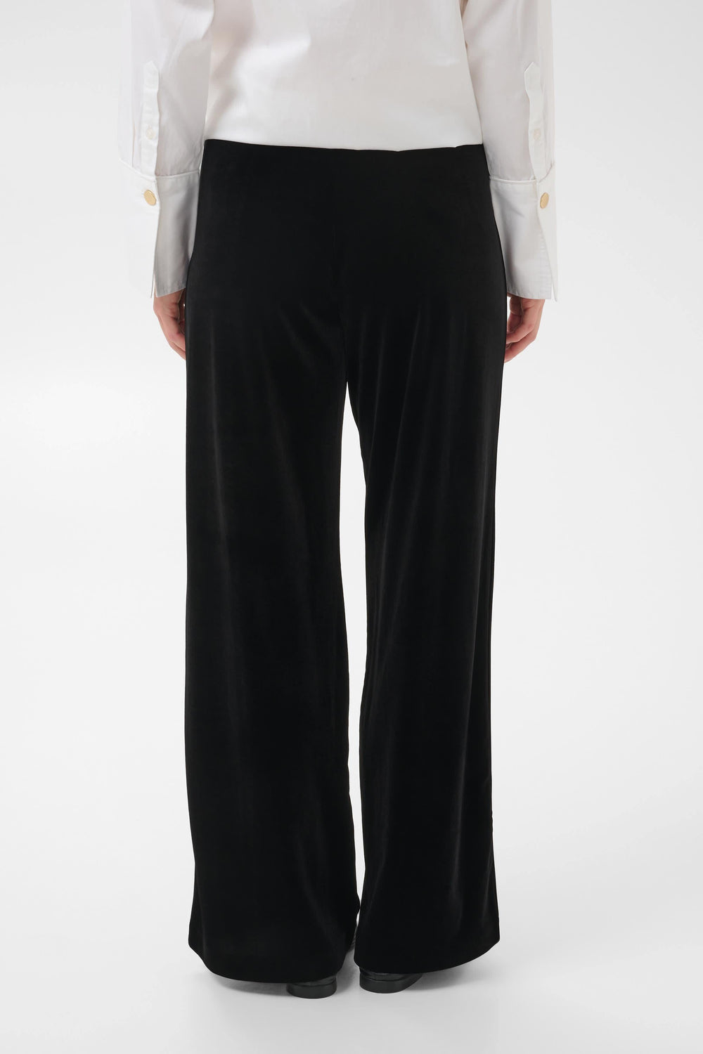 Pantalon habillé Dhanyo à jambes larges et fluides porté pour femme Part Two