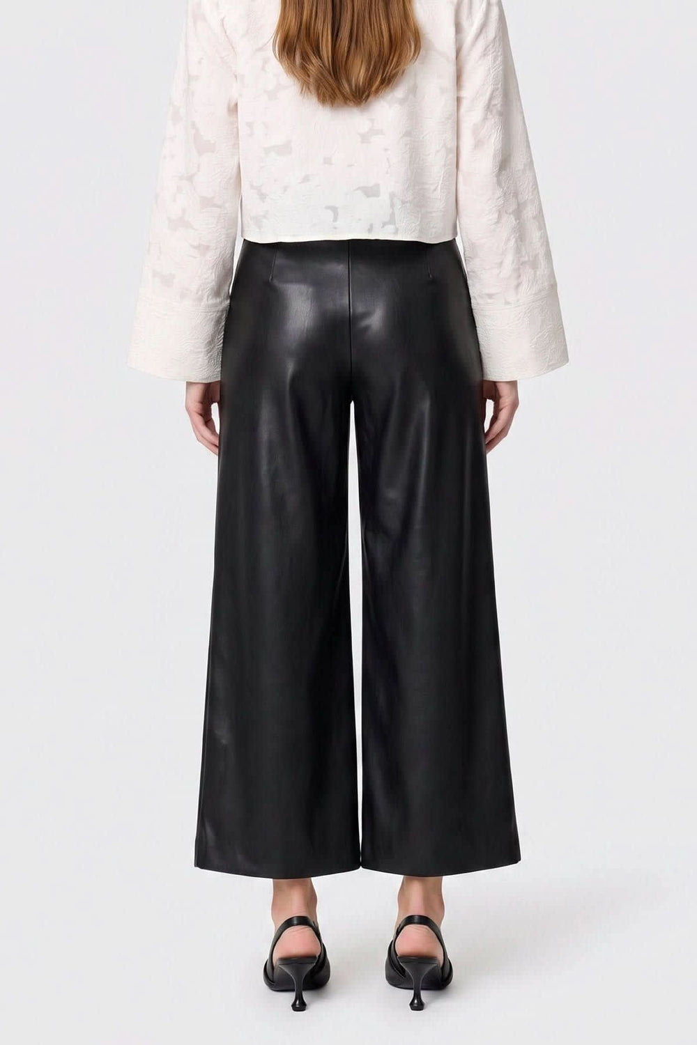 Pantalon large en similicuir noir vue de face pour femme Mac Jeans