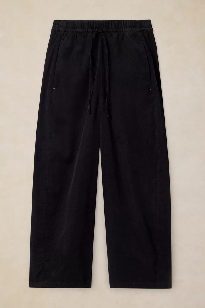 Pantalon large Leona en velours côtelé à taille élastique vue de face pour femme White Stuff