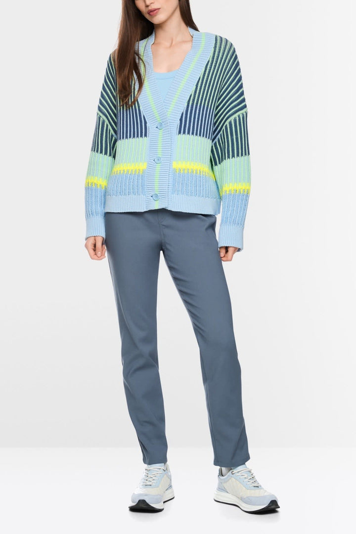 Vue de côté pantalon habillé Marc Cain pour femme noir avec plis élégants - Valérie Simon