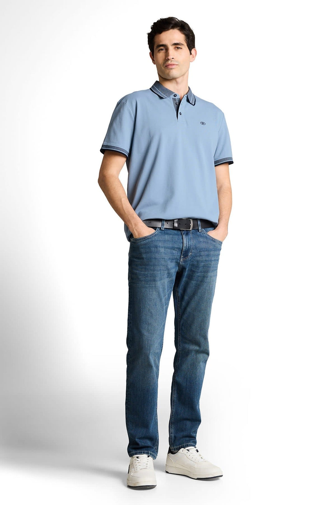 Vue de face polo Tom Tailor manches courtes pour homme bleu avec logo discret - Valérie Simon