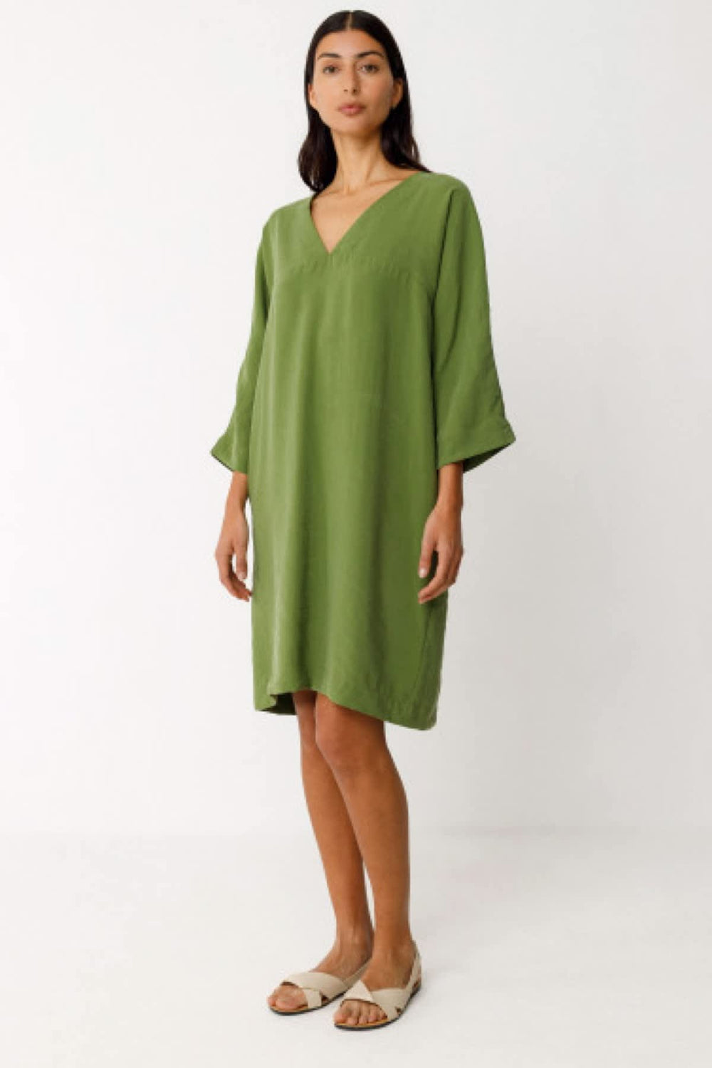 Vue de face robe courte fluide NIKOLE orange SKFK pour femme - Valérie Simon