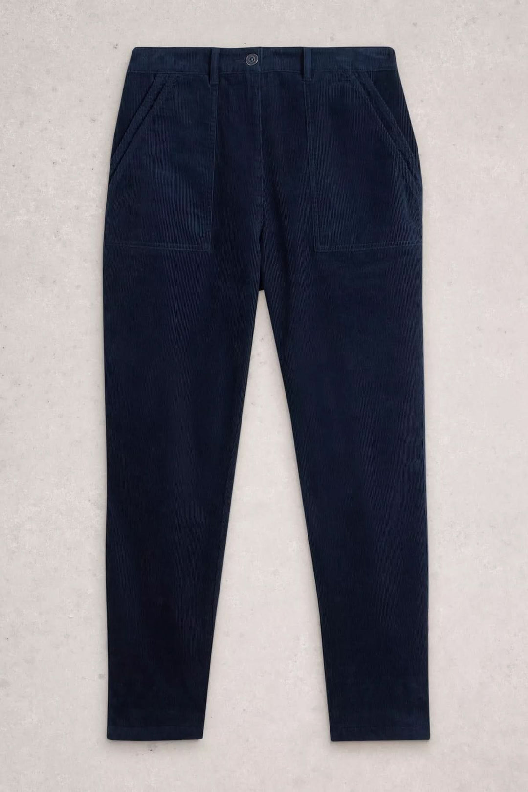 Pantalon Twister en velours côtelé bleu avec poches plaquées, coupe droite fuselée. Mode casual-chic pour un look tendance saisonnier.
