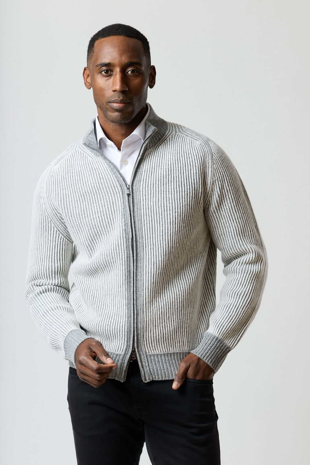 Chandail zippé col montant en maille côtelée