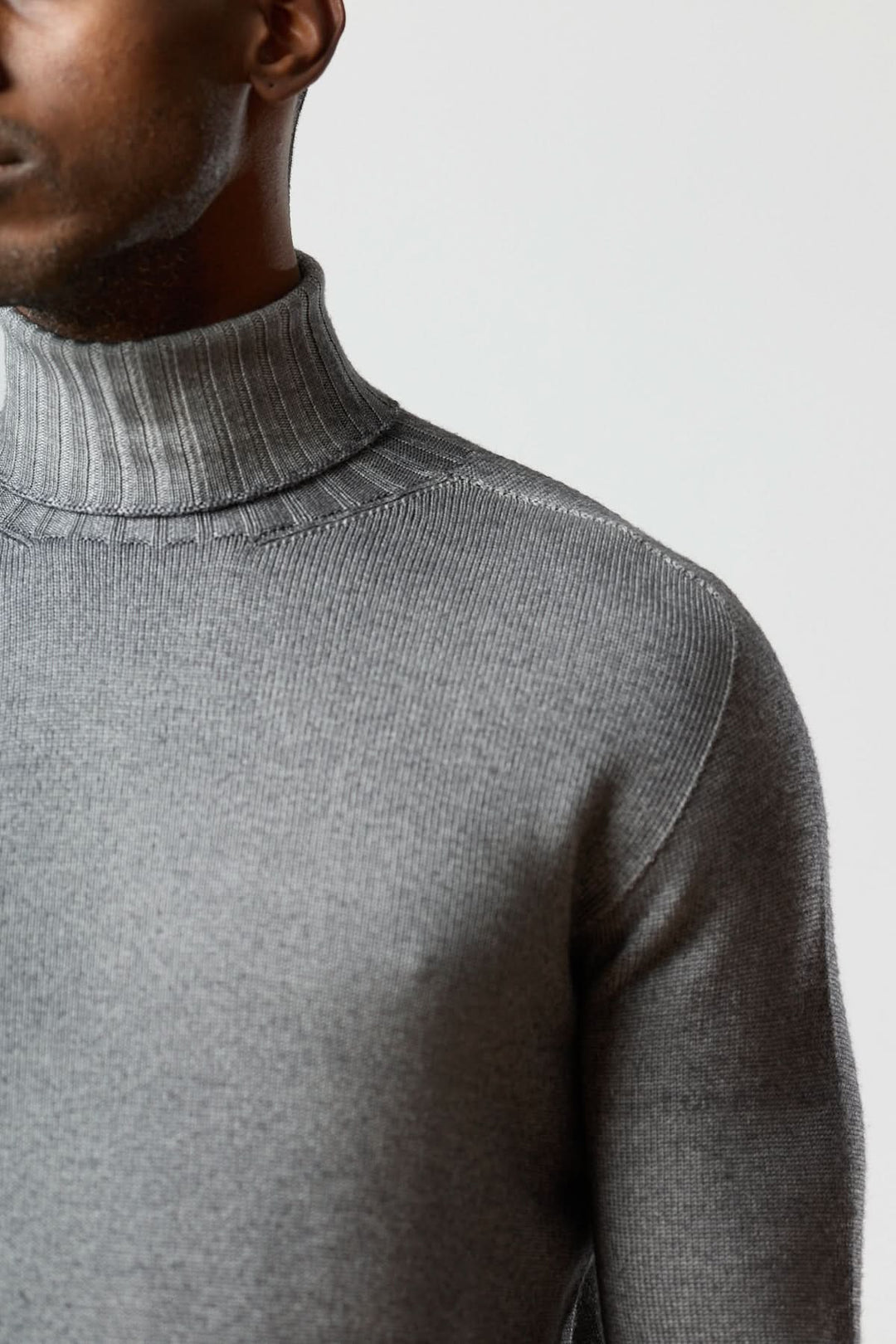 Chandail col roulé jauge fine