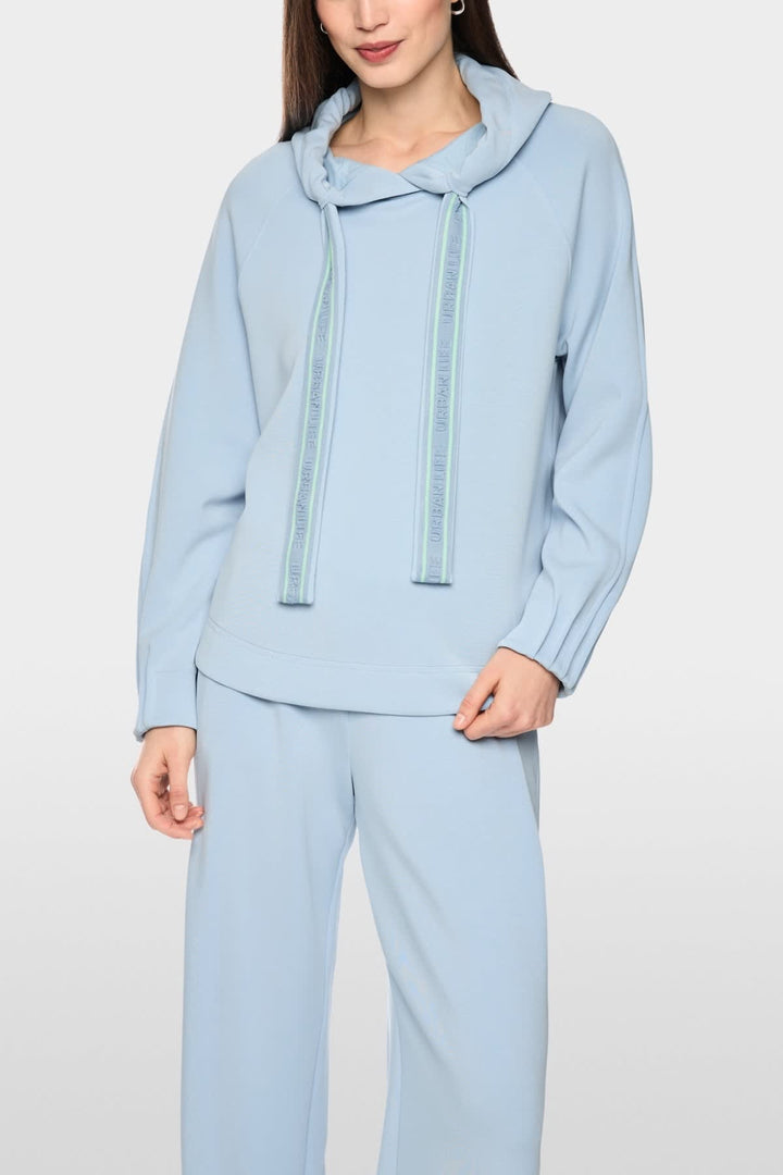 Vue de face sweat à capuche Marc Cain pour femme en jersey doux gris avec motifs floraux distinctifs - Valérie Simon