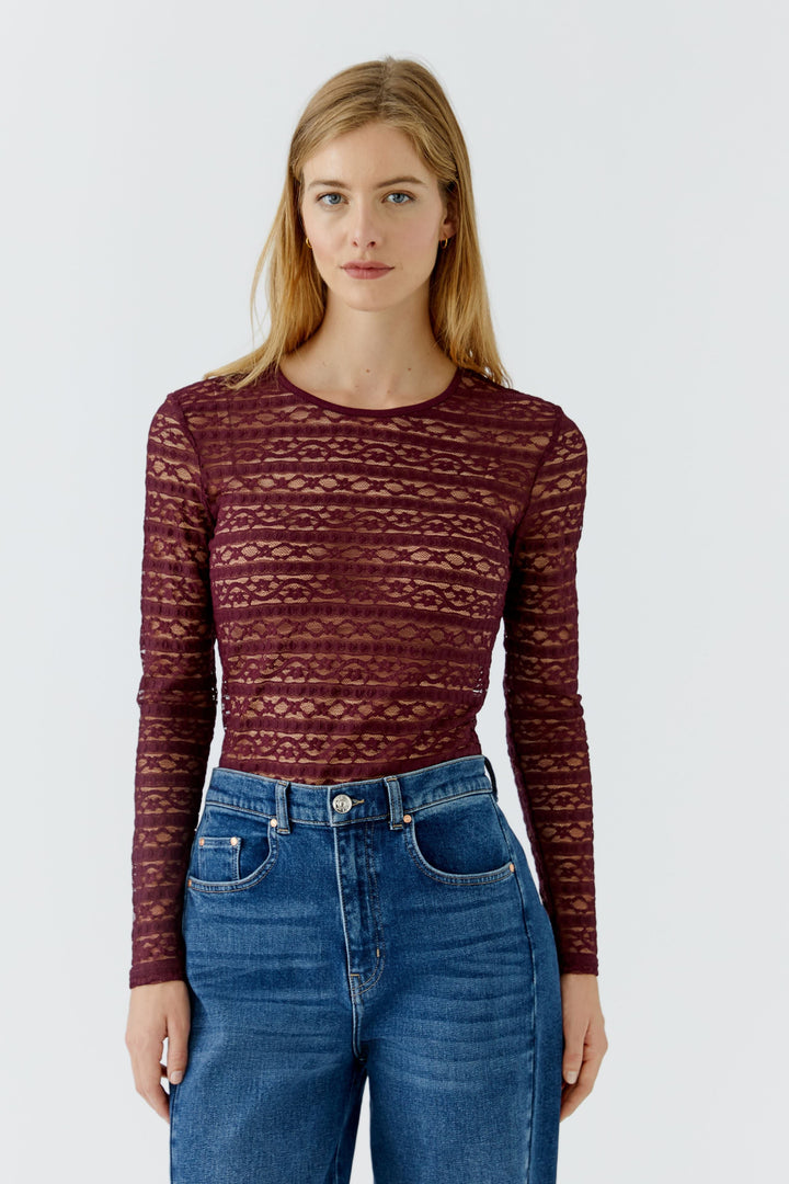 T-shirt en dentelle à manches longues vue de face pour femme Oui