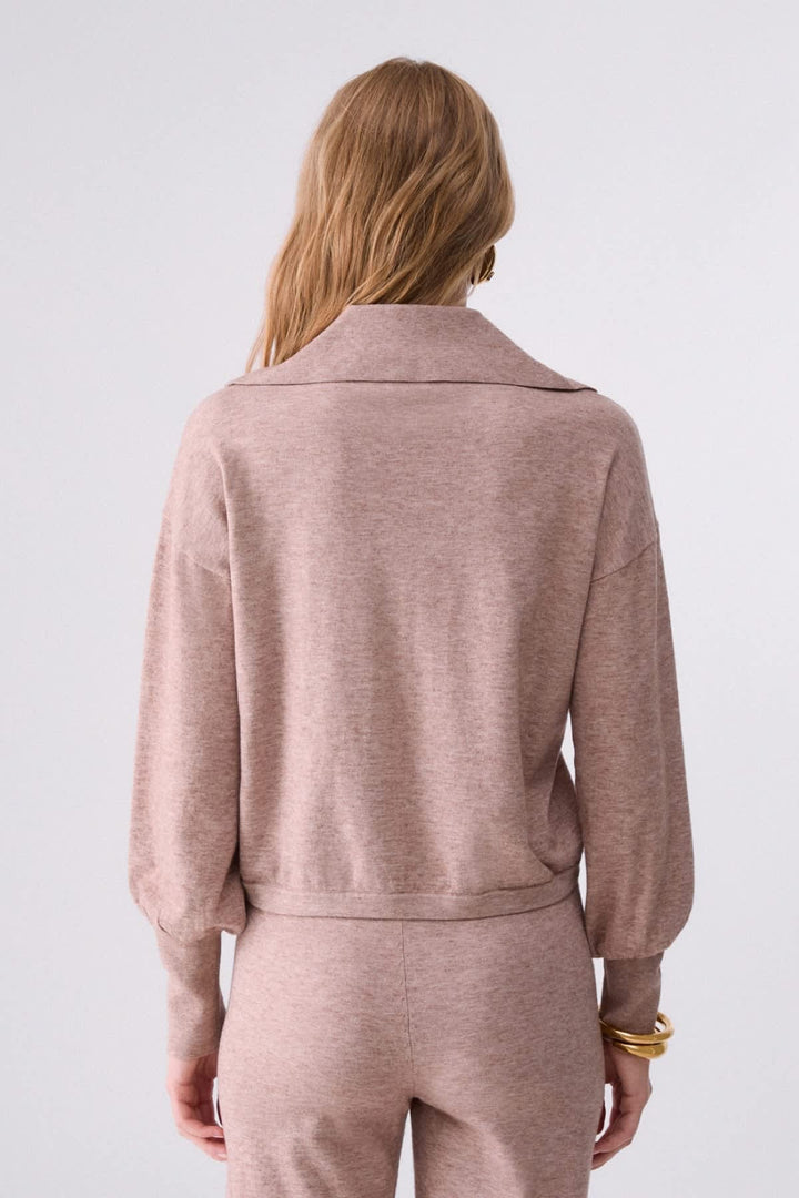 Tricot à col polo vue de face pour femme liujo