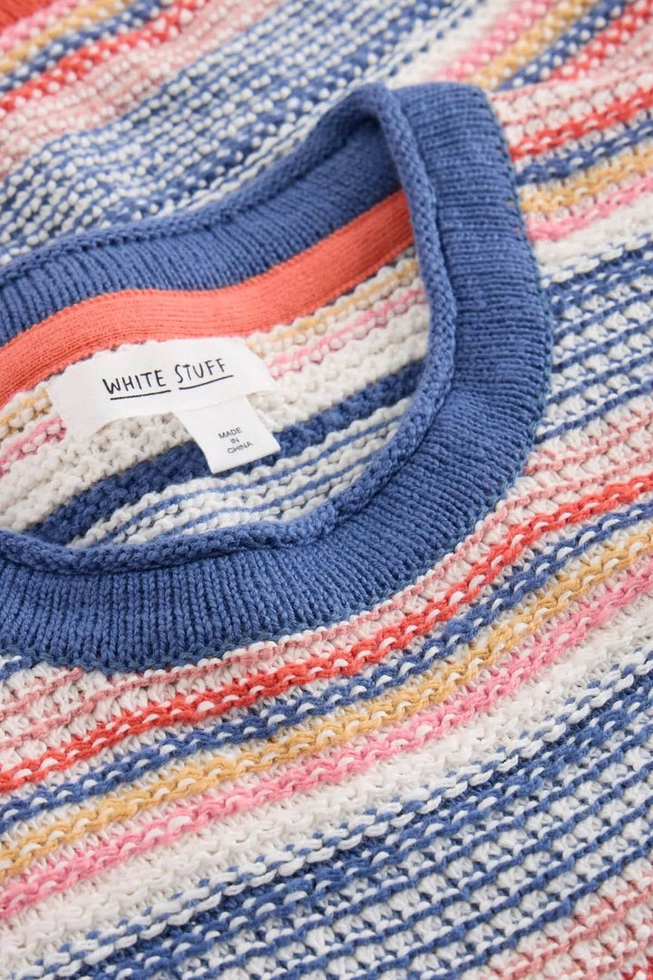 Textured knit Veste sans manche Tara with multicolored stripes and ribbed neckline, showcasing a retro and modern style in French fashion.