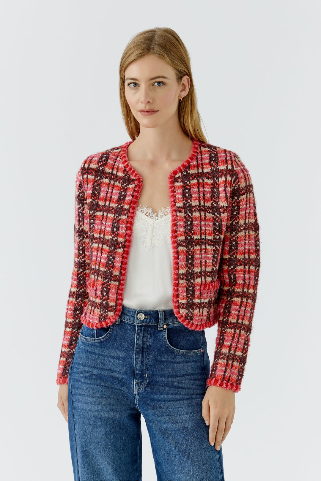 Veste courte en tricot à carreaux vue de face pour femme Oui