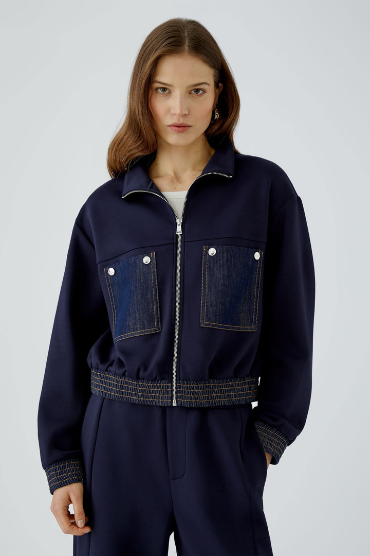 Veste courte zippée à détails en denim vue de face pour femme Oui